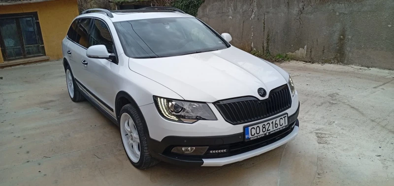 Skoda Superb SCOUT INDIVIDUAL BLACK BADGE, снимка 3 - Автомобили и джипове - 48516344