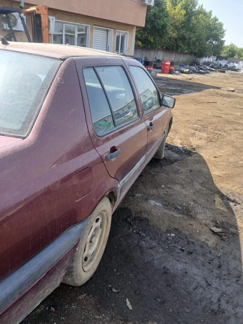 VW Vento, снимка 4 - Автомобили и джипове - 52225523