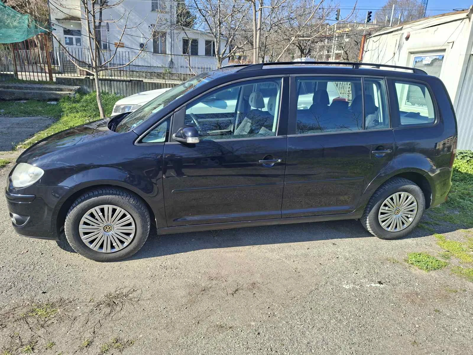 VW Touran, снимка 2 - Автомобили и джипове - 54020744