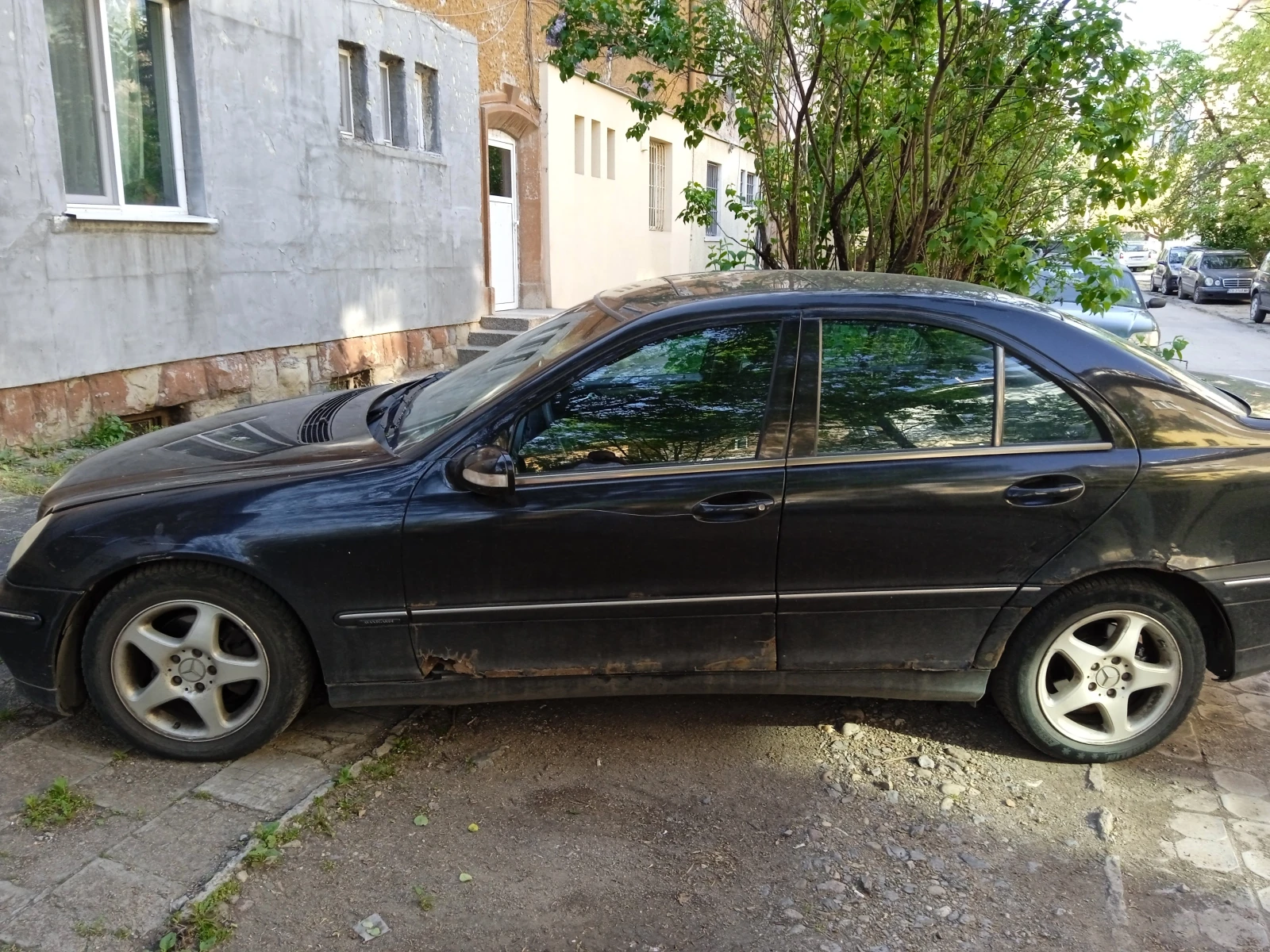 Mercedes-Benz C 180, снимка 4 - Автомобили и джипове - 54071351