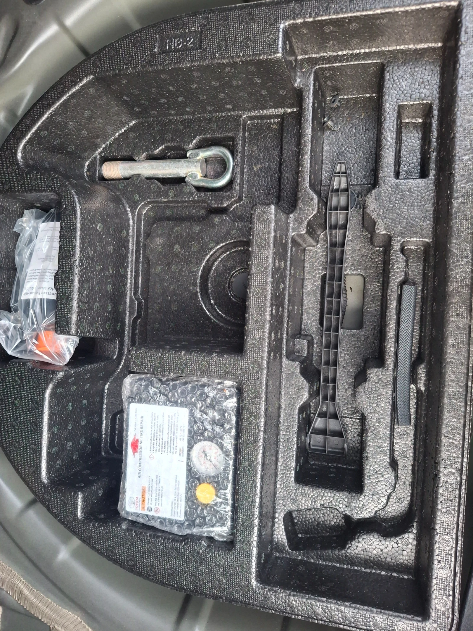 Toyota Auris, снимка 11 - Автомобили и джипове - 54209597