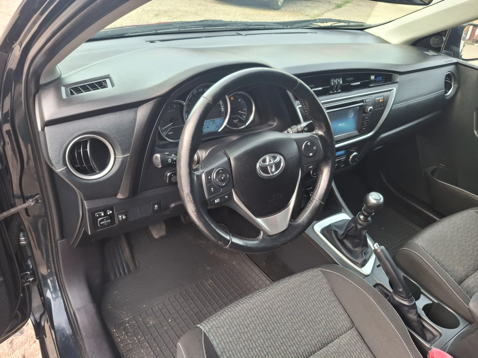 Toyota Auris, снимка 6 - Автомобили и джипове - 54209597