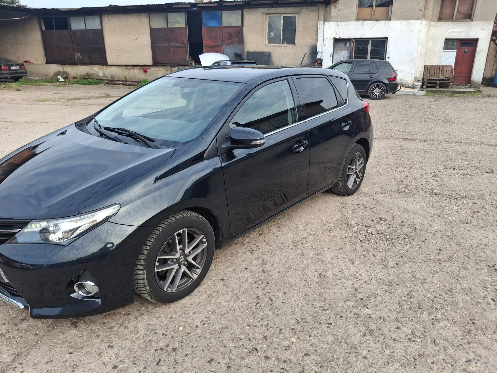 Toyota Auris, снимка 2 - Автомобили и джипове - 54209597