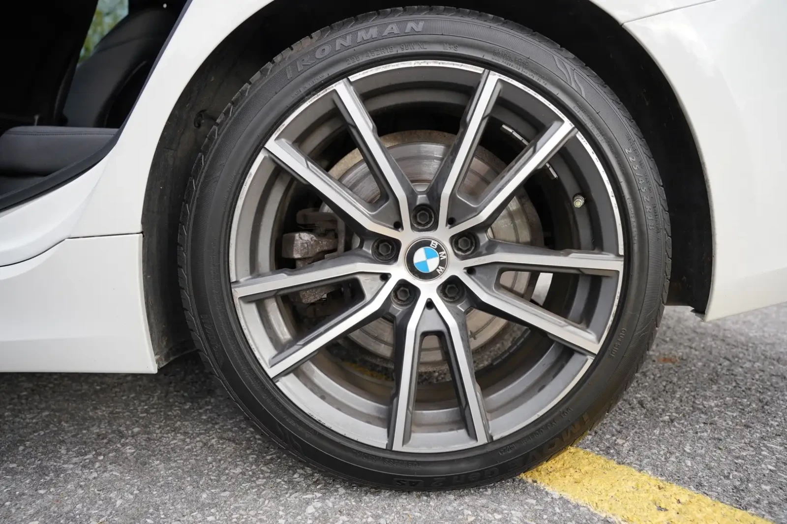 BMW 330 Xi* M-Pack B48* Digital* Distronic* Crystal, снимка 6 - Автомобили и джипове - 54412208