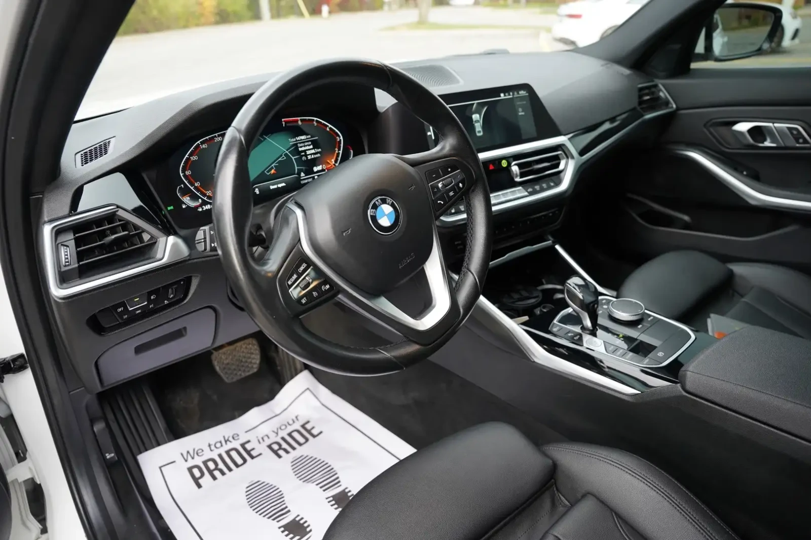 BMW 330 Xi* M-Pack B48* Digital* Distronic* Crystal, снимка 7 - Автомобили и джипове - 54412208