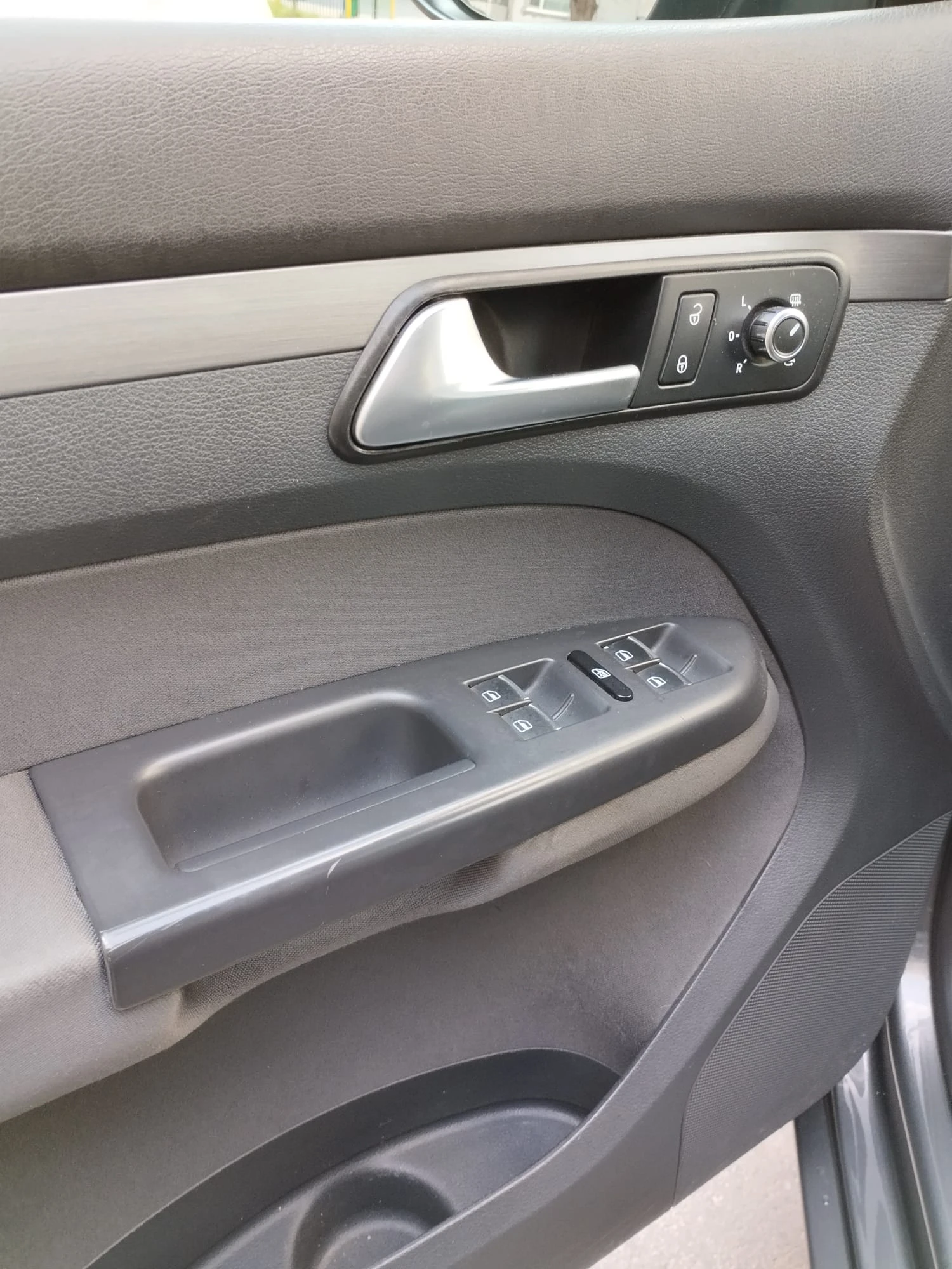 VW Touran 2.0TDI 140кс DSG АВТОМАТ КЛИМАТРОНИК , снимка 11 - Автомобили и джипове - 54507153