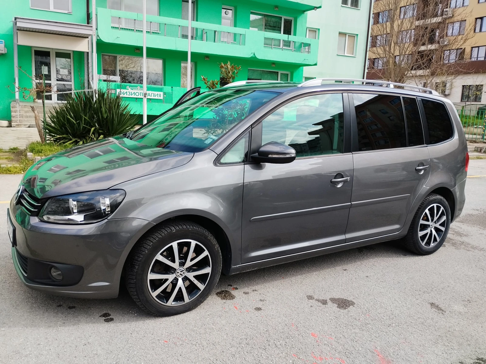 VW Touran 2.0TDI 140кс DSG АВТОМАТ КЛИМАТРОНИК , снимка 2 - Автомобили и джипове - 54507153