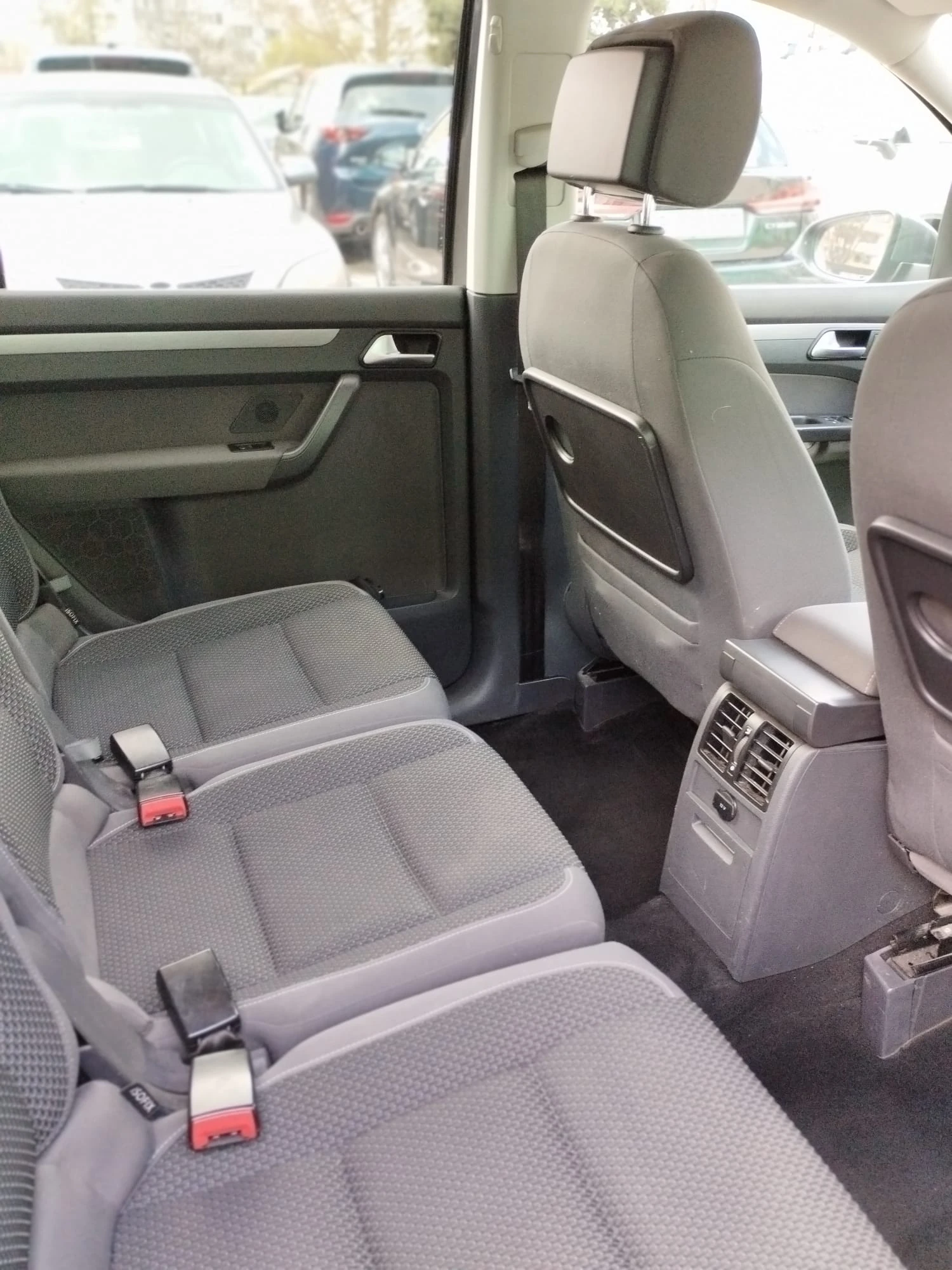 VW Touran 2.0TDI 140кс DSG АВТОМАТ КЛИМАТРОНИК , снимка 13 - Автомобили и джипове - 54507153
