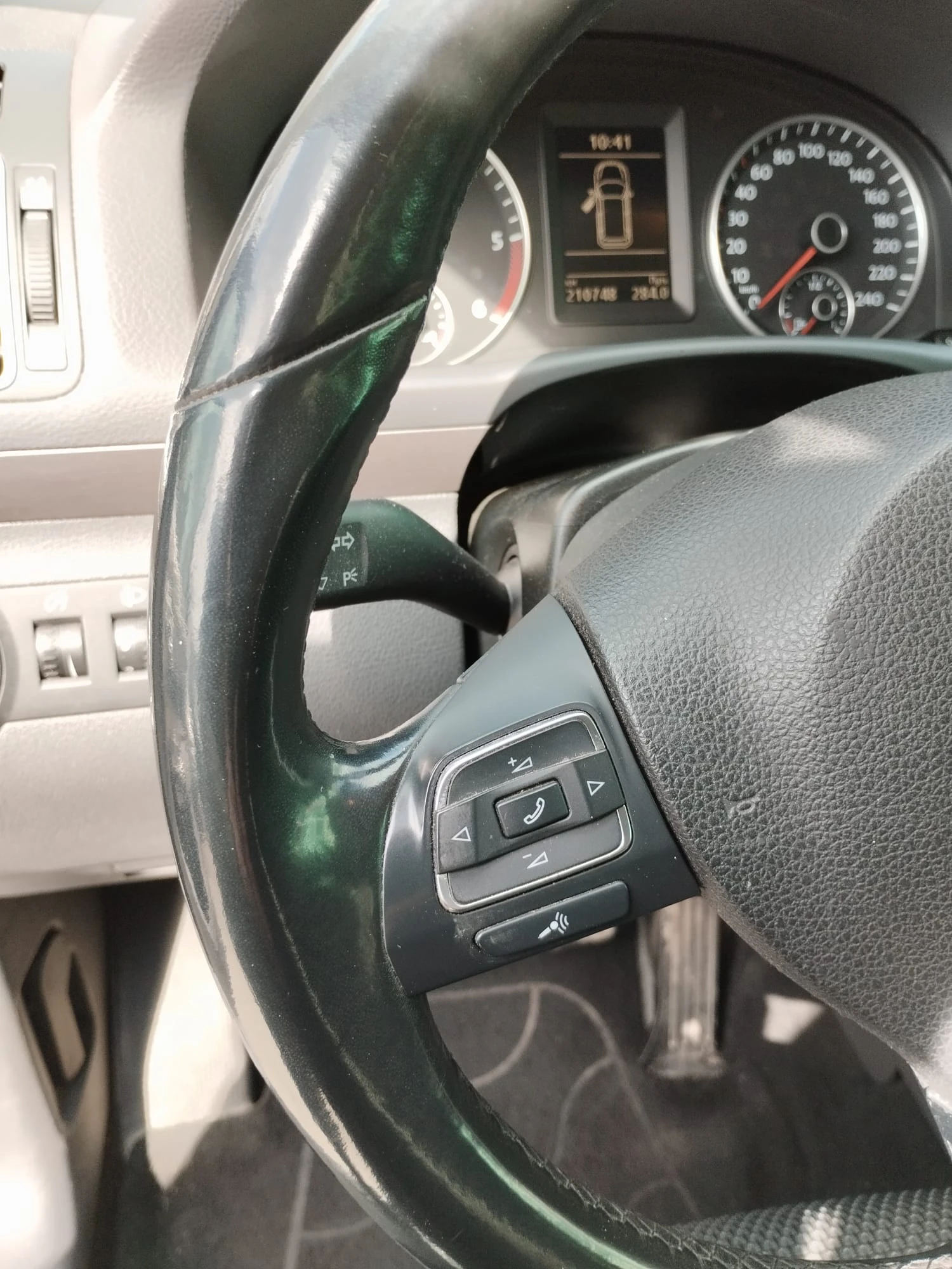 VW Touran 2.0TDI 140кс DSG АВТОМАТ КЛИМАТРОНИК , снимка 9 - Автомобили и джипове - 54507153