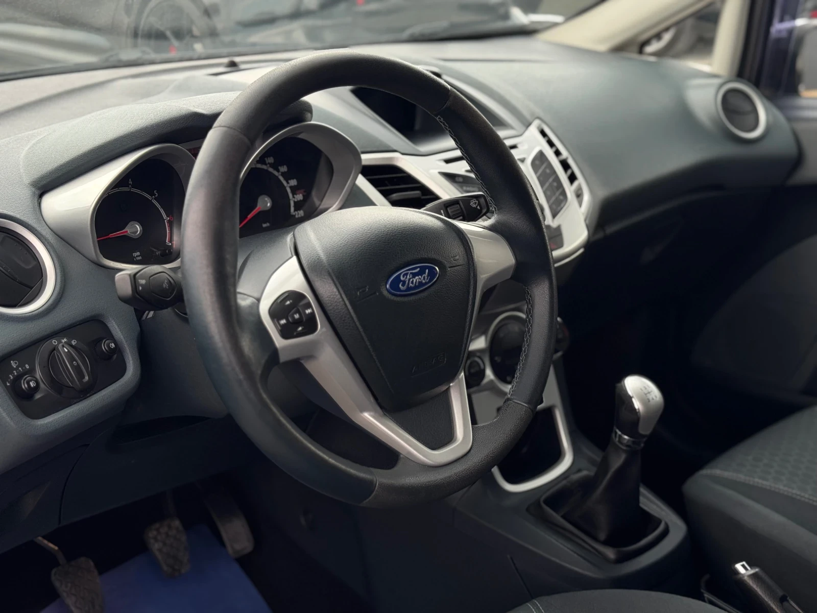 Ford Fiesta 1.3i, снимка 7 - Автомобили и джипове - 54621097
