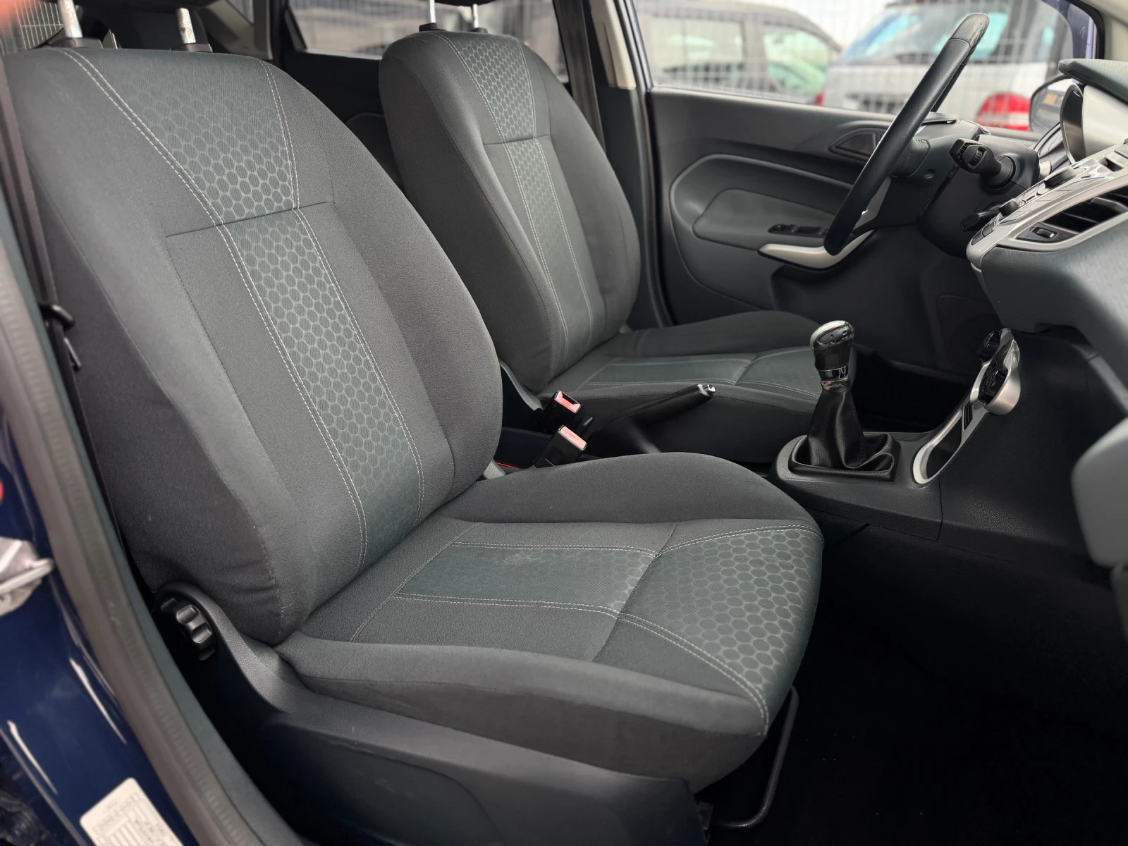 Ford Fiesta 1.3i, снимка 12 - Автомобили и джипове - 54621097