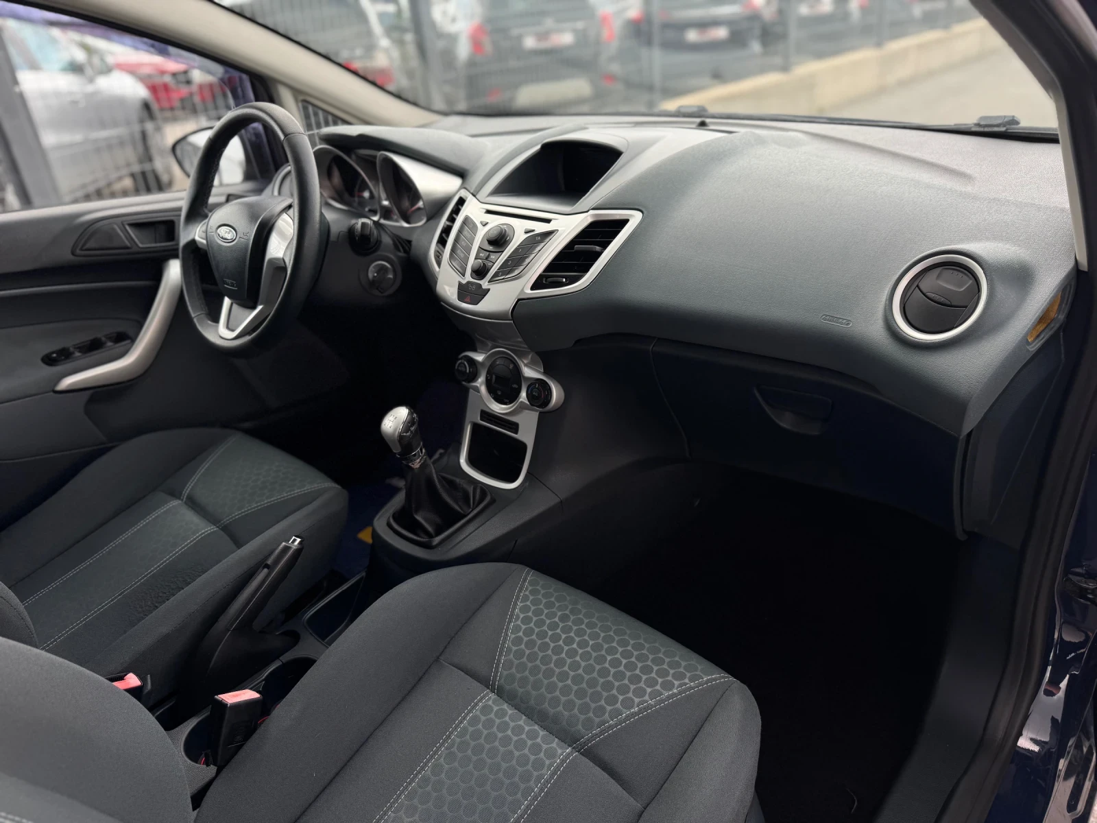 Ford Fiesta 1.3i, снимка 11 - Автомобили и джипове - 54621097