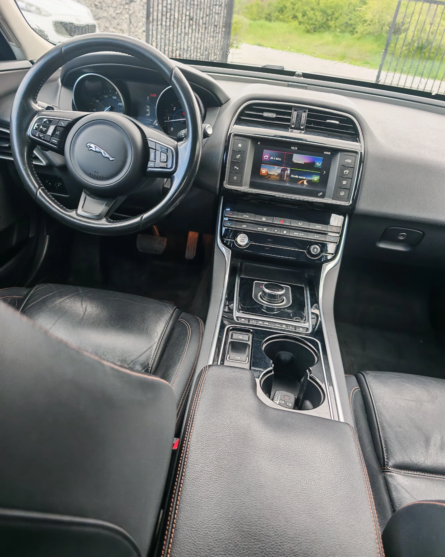 Jaguar XE Xe2.0d, снимка 8 - Автомобили и джипове - 54832199