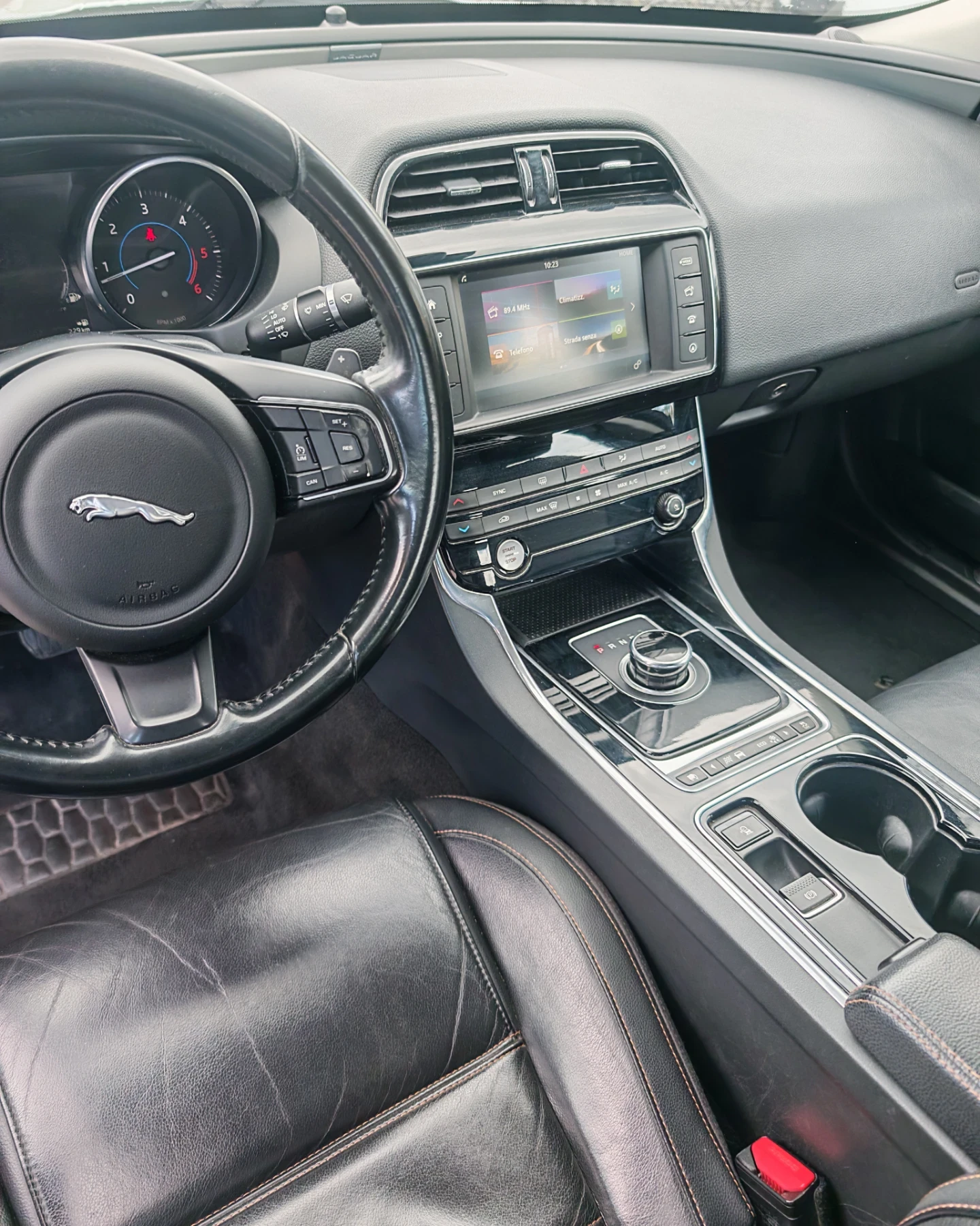 Jaguar XE Xe2.0d, снимка 11 - Автомобили и джипове - 54832199