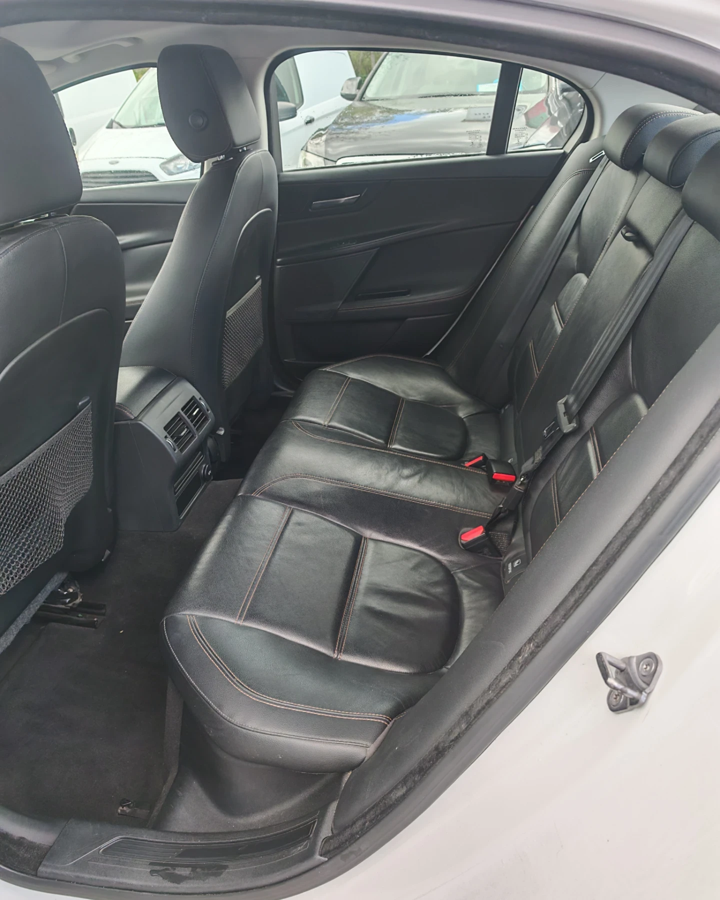 Jaguar XE Xe2.0d, снимка 7 - Автомобили и джипове - 54832199