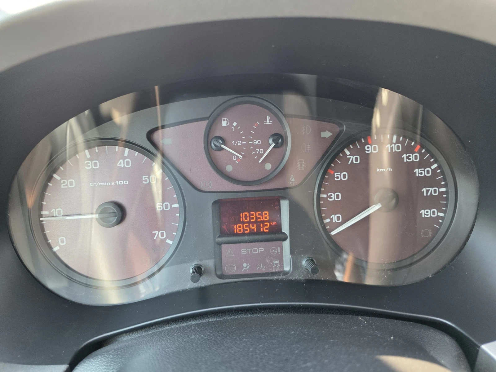 Citroen Berlingo 1.6hdi Multispace Лизинг, снимка 13 - Автомобили и джипове - 55008000
