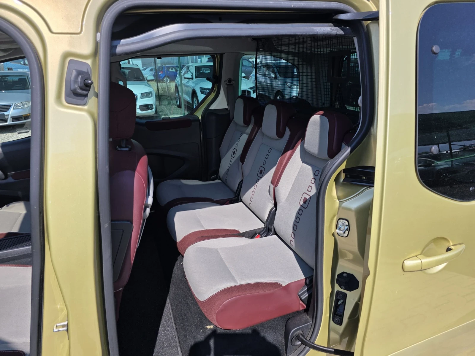 Citroen Berlingo 1.6hdi Multispace Лизинг, снимка 12 - Автомобили и джипове - 55008000
