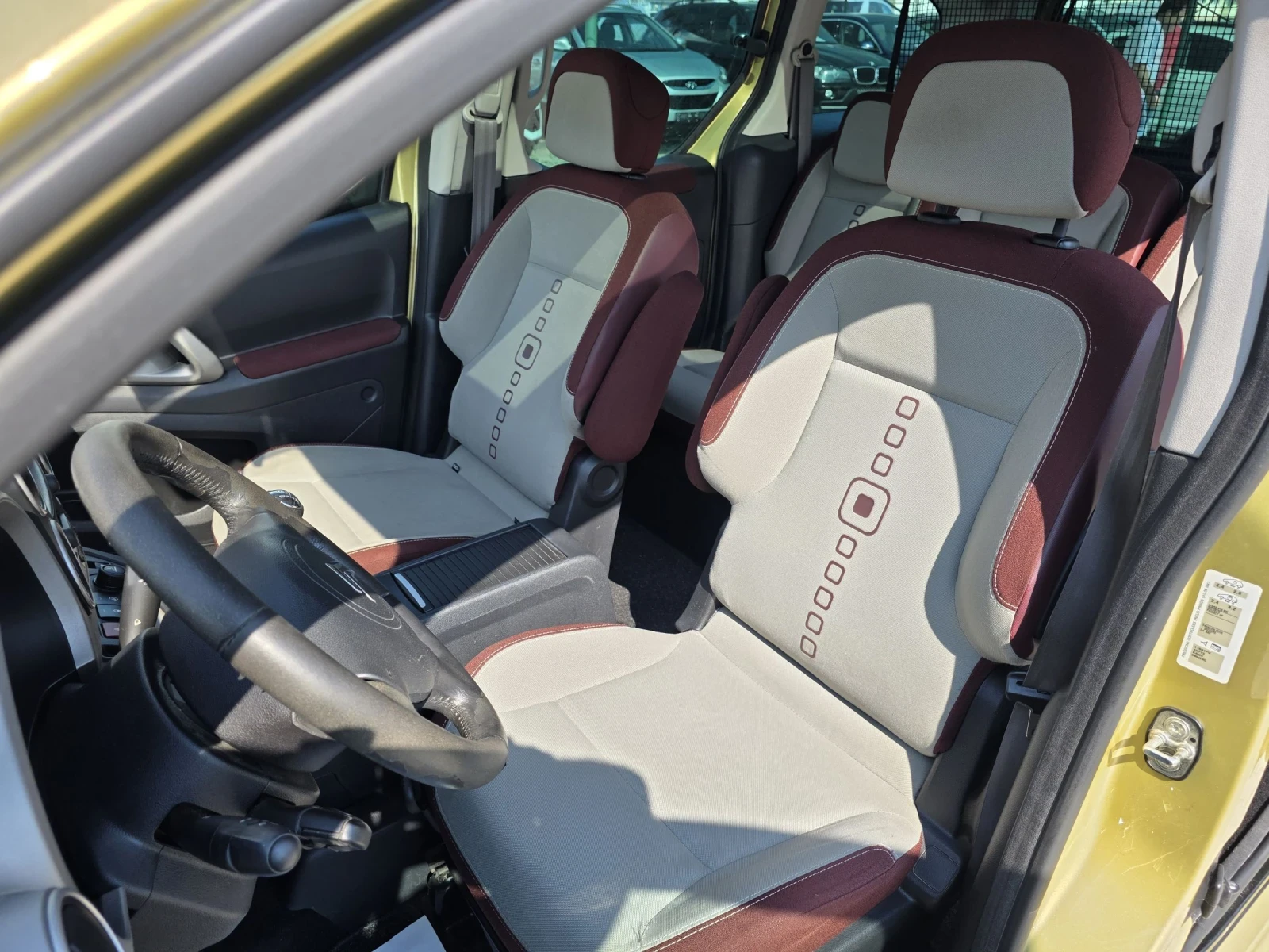 Citroen Berlingo 1.6hdi Multispace Лизинг, снимка 11 - Автомобили и джипове - 55008000