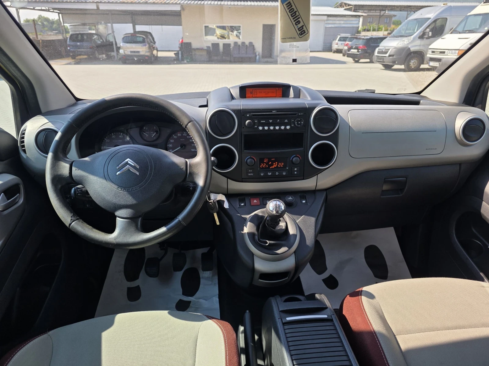 Citroen Berlingo 1.6hdi Multispace Лизинг, снимка 9 - Автомобили и джипове - 55008000