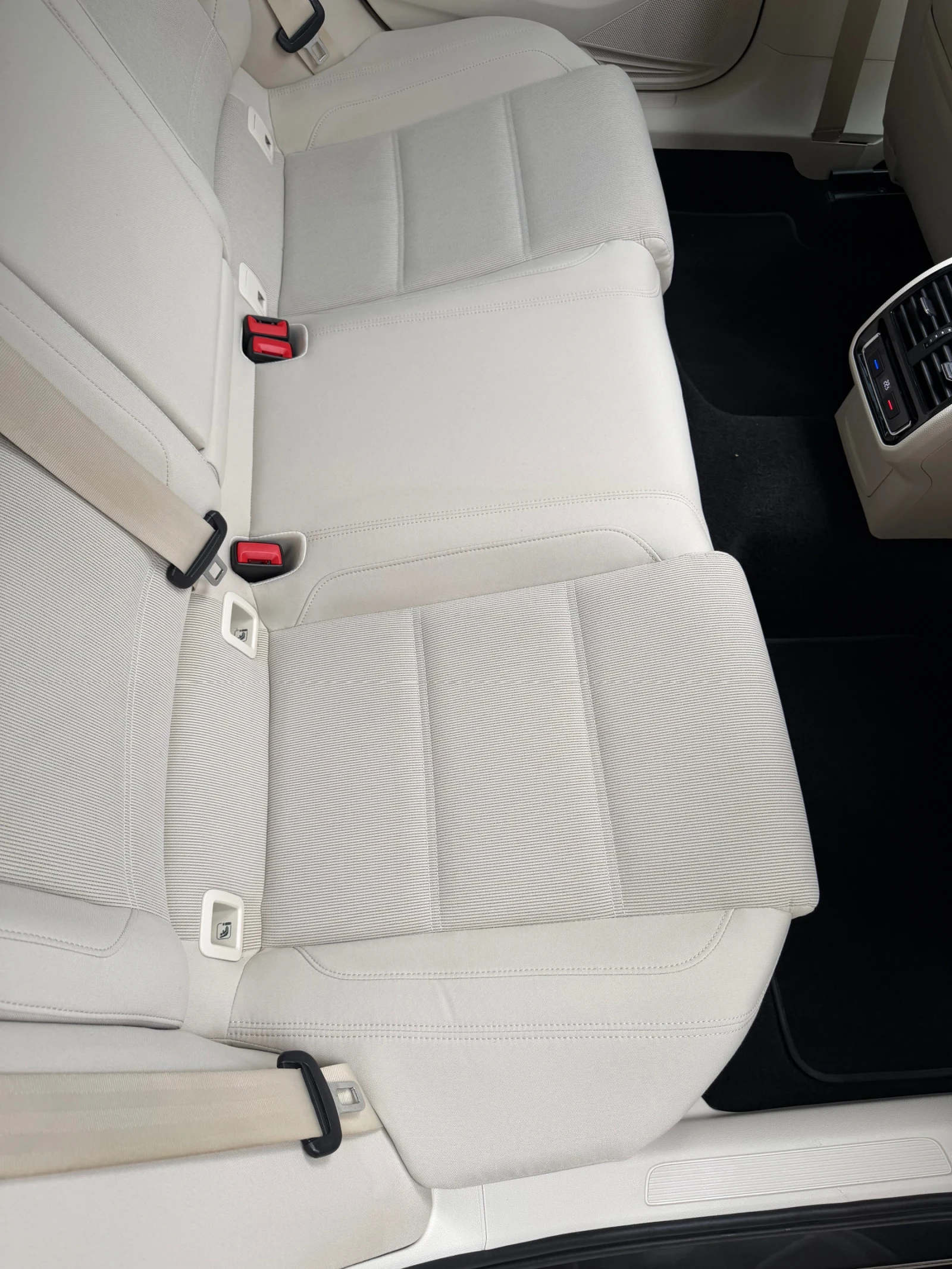 VW Passat Variant Comfortline 2.0TDI BMT DSG 2019г. Панорама, снимка 11 - Автомобили и джипове - 55222584