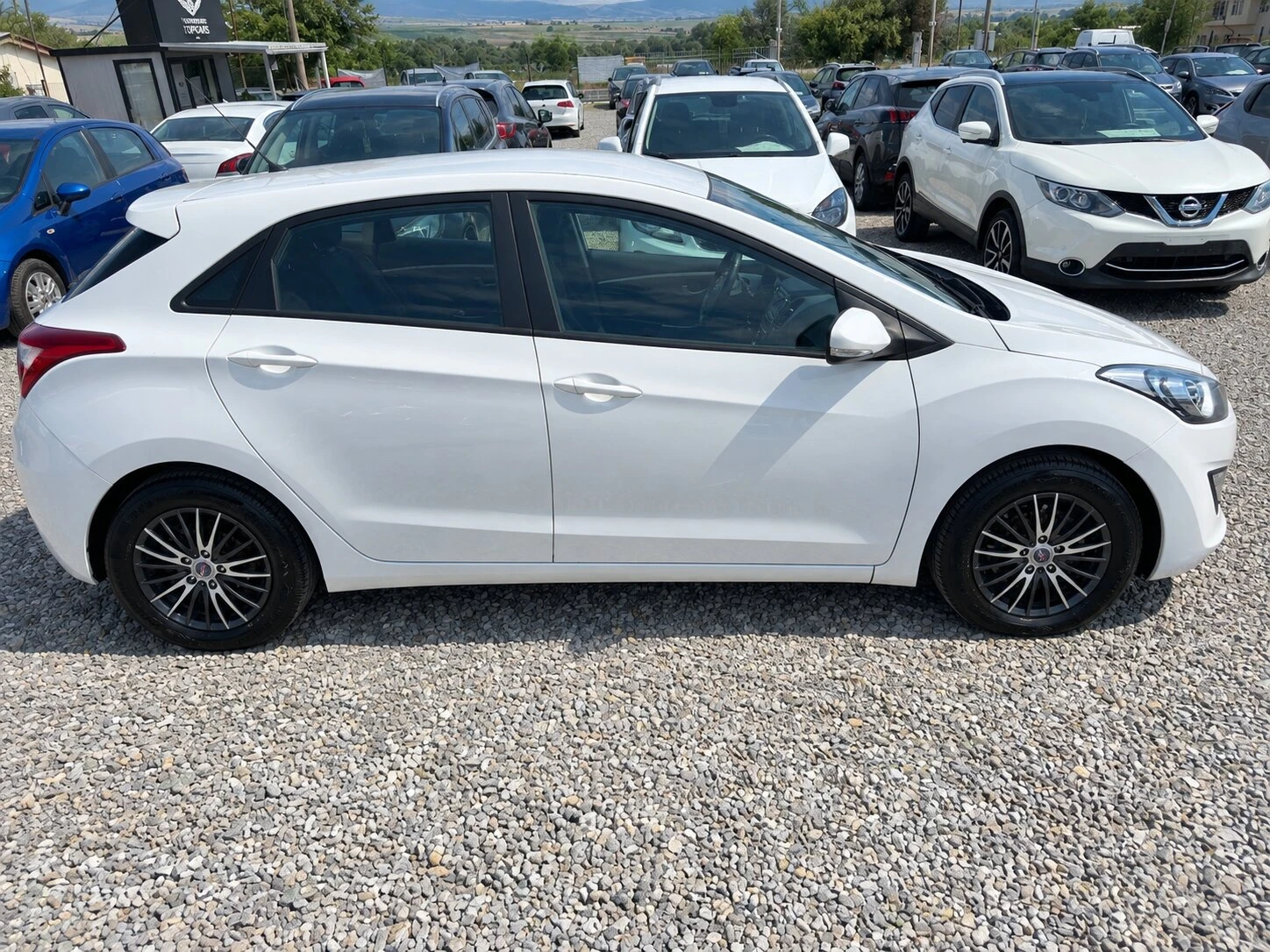 Hyundai I30 1.6CRDi А / Реални КМ / 1 СОБСТВЕНИК / БЕЗ РЪЖДА, снимка 2 - Автомобили и джипове - 56021407