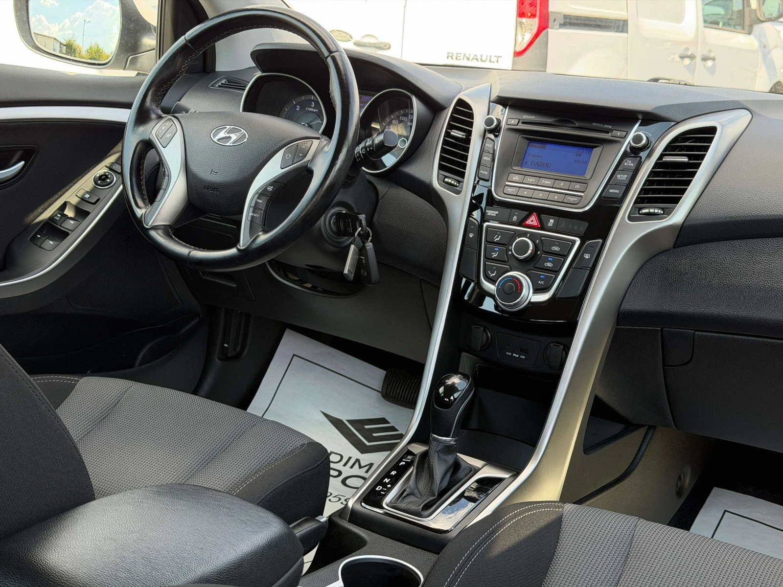 Hyundai I30 1.6CRDi А / Реални КМ / 1 СОБСТВЕНИК / БЕЗ РЪЖДА, снимка 14 - Автомобили и джипове - 56021407