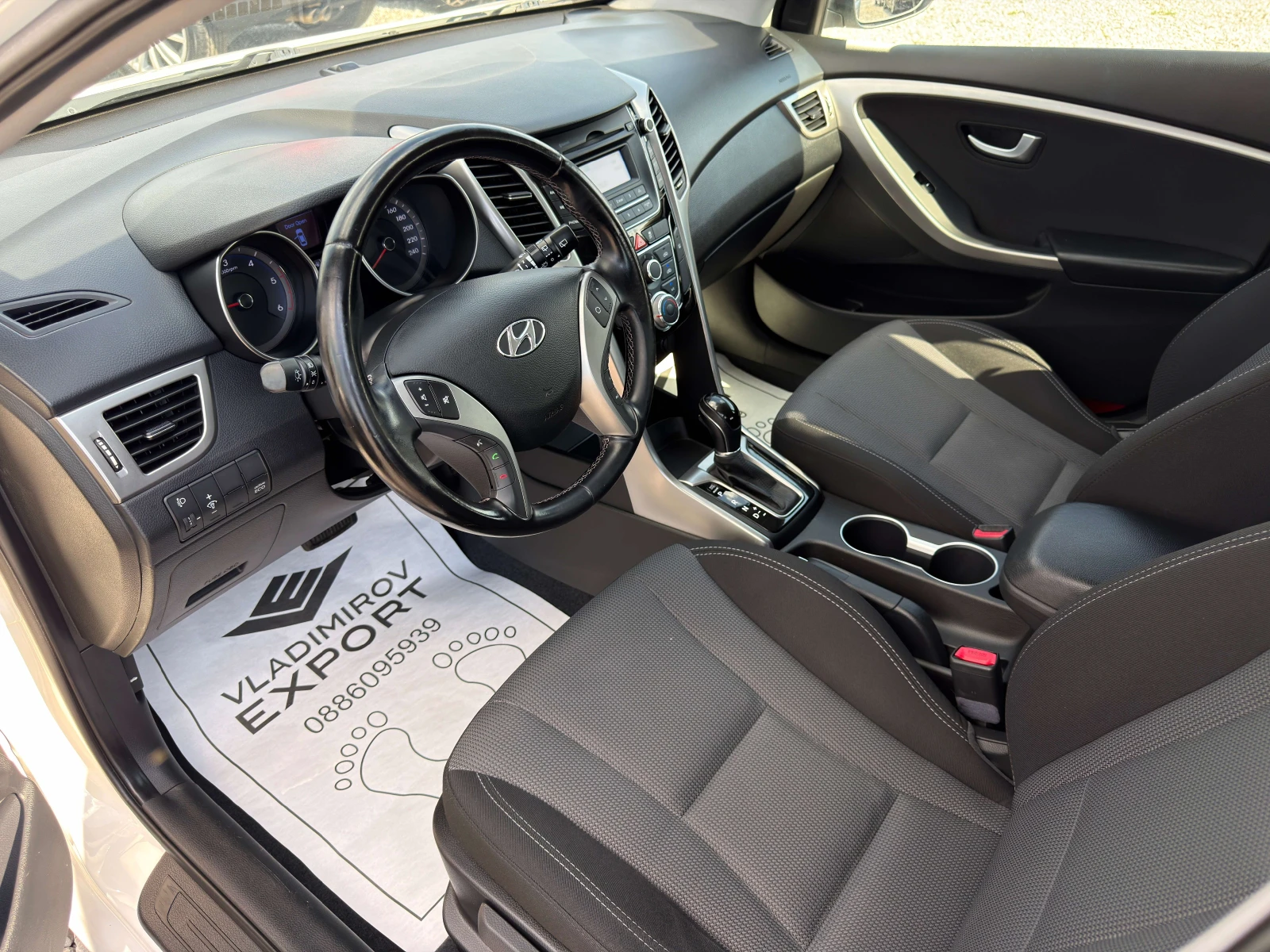 Hyundai I30 1.6CRDi А / Реални КМ / 1 СОБСТВЕНИК / БЕЗ РЪЖДА, снимка 6 - Автомобили и джипове - 56021407