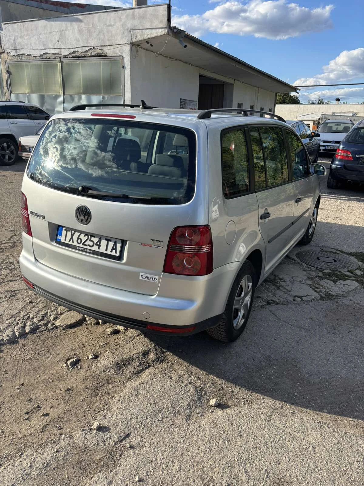 VW Touran, снимка 3 - Автомобили и джипове - 56214540