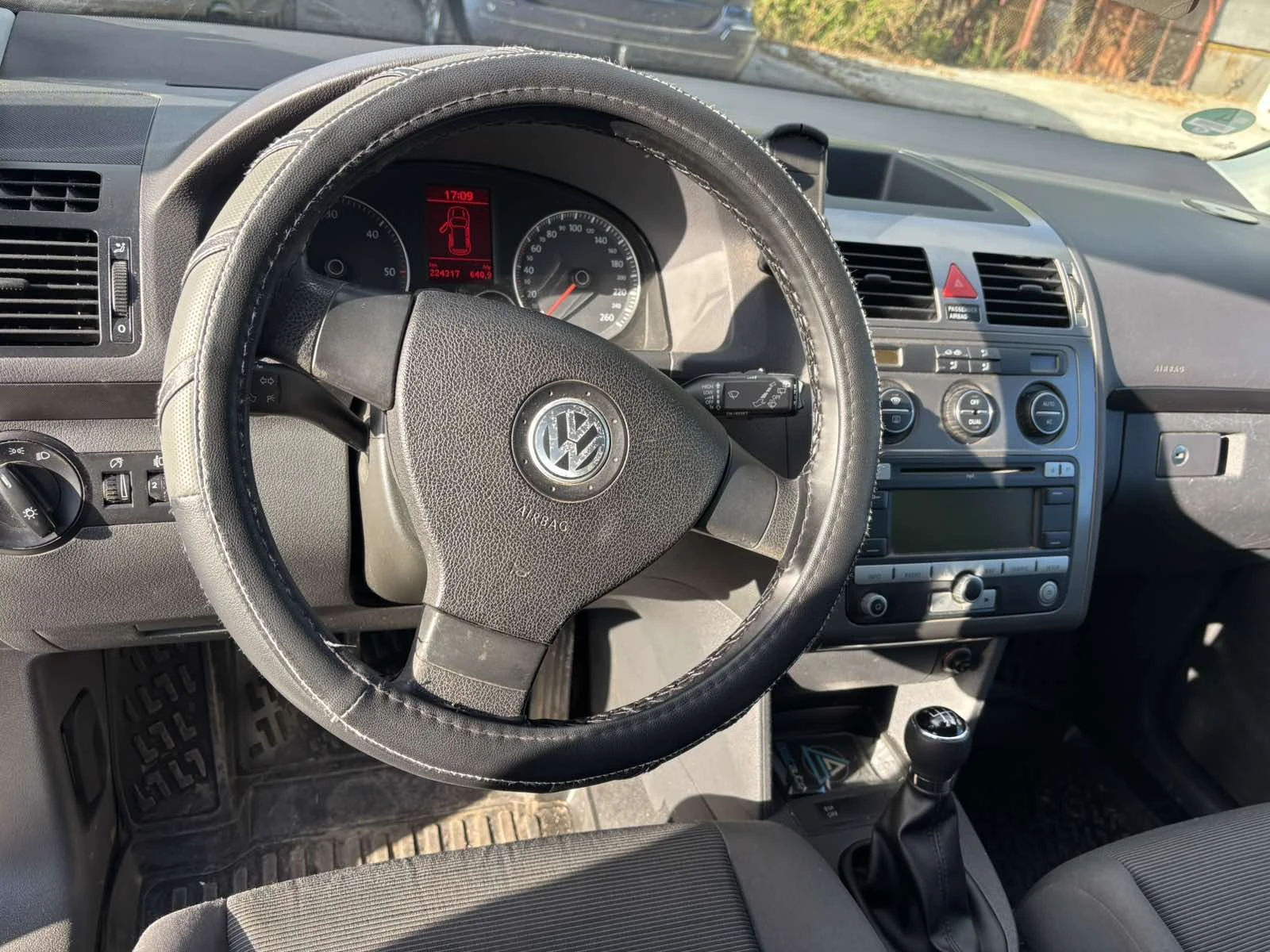 VW Touran, снимка 6 - Автомобили и джипове - 56214540