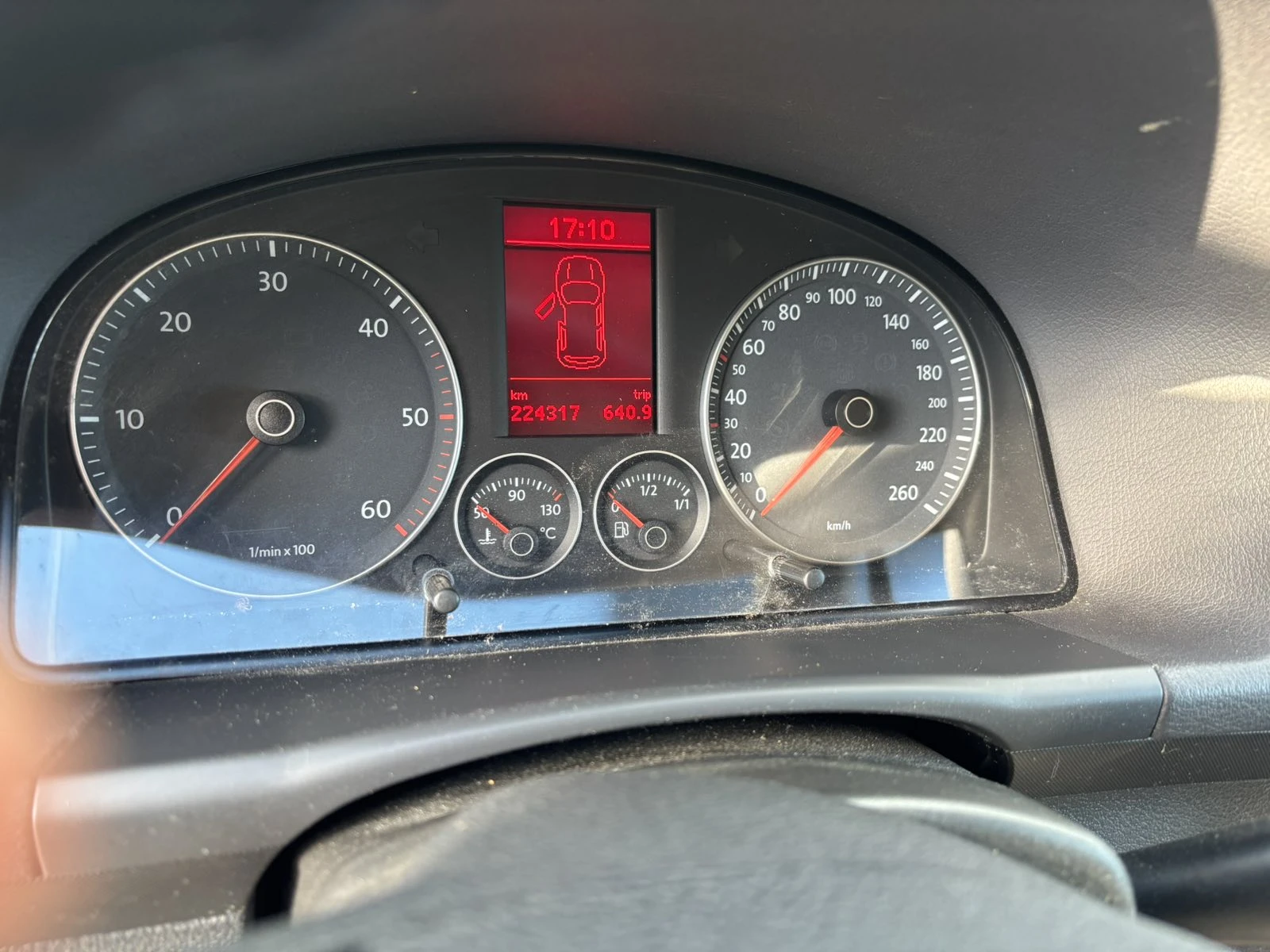 VW Touran, снимка 11 - Автомобили и джипове - 56214540