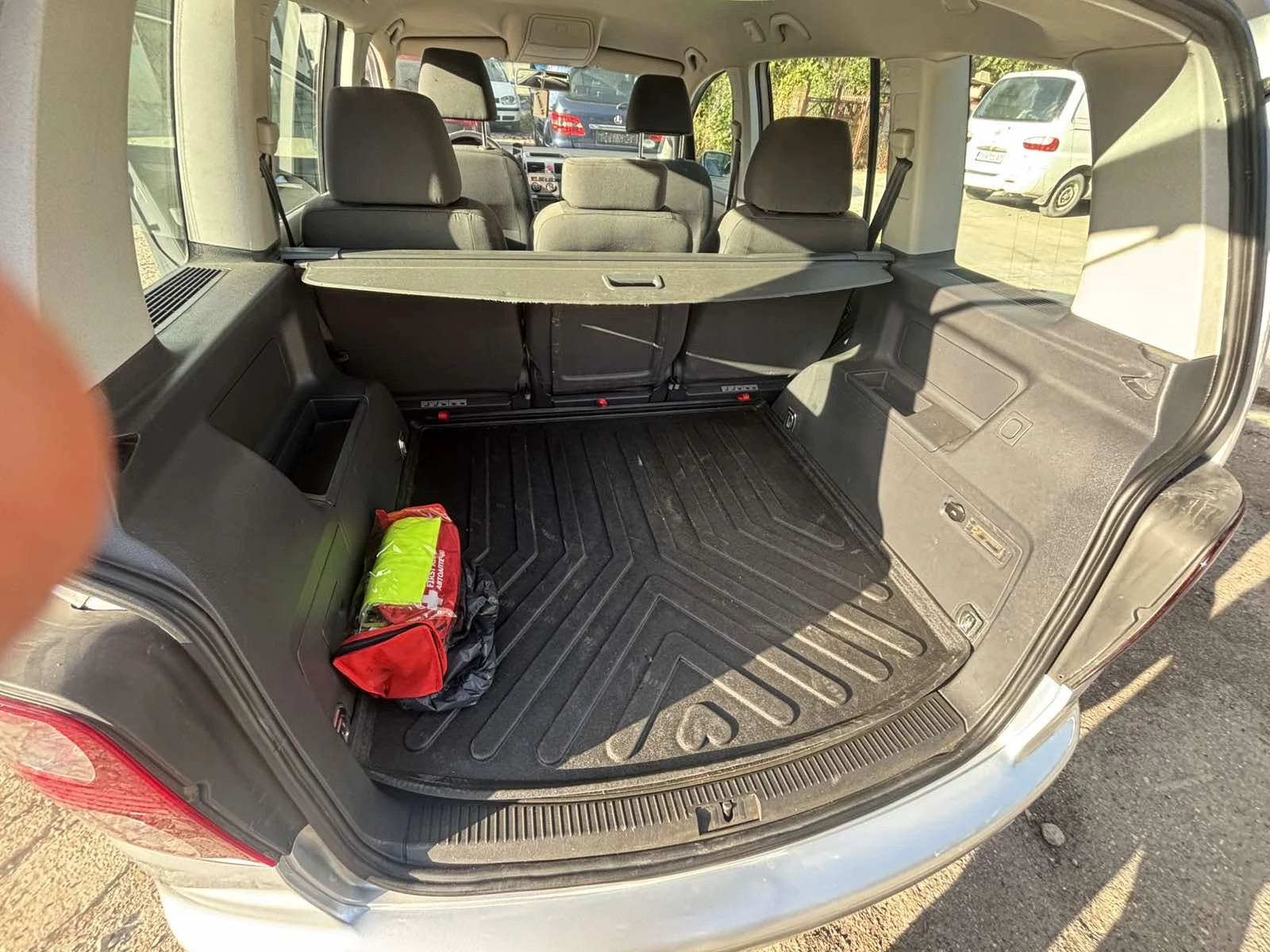 VW Touran, снимка 10 - Автомобили и джипове - 56214540