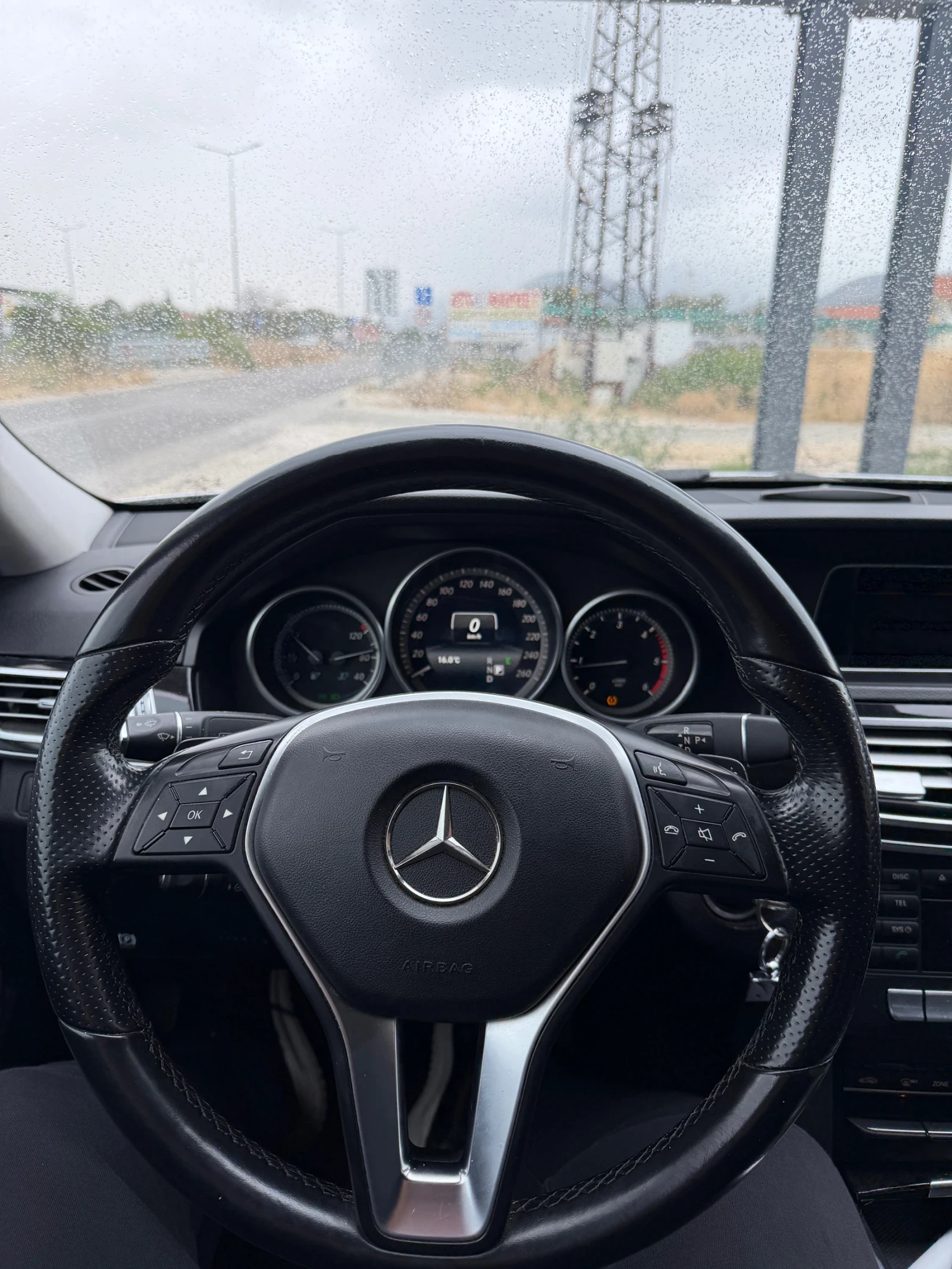 Mercedes-Benz E 220, снимка 10 - Автомобили и джипове - 56235132