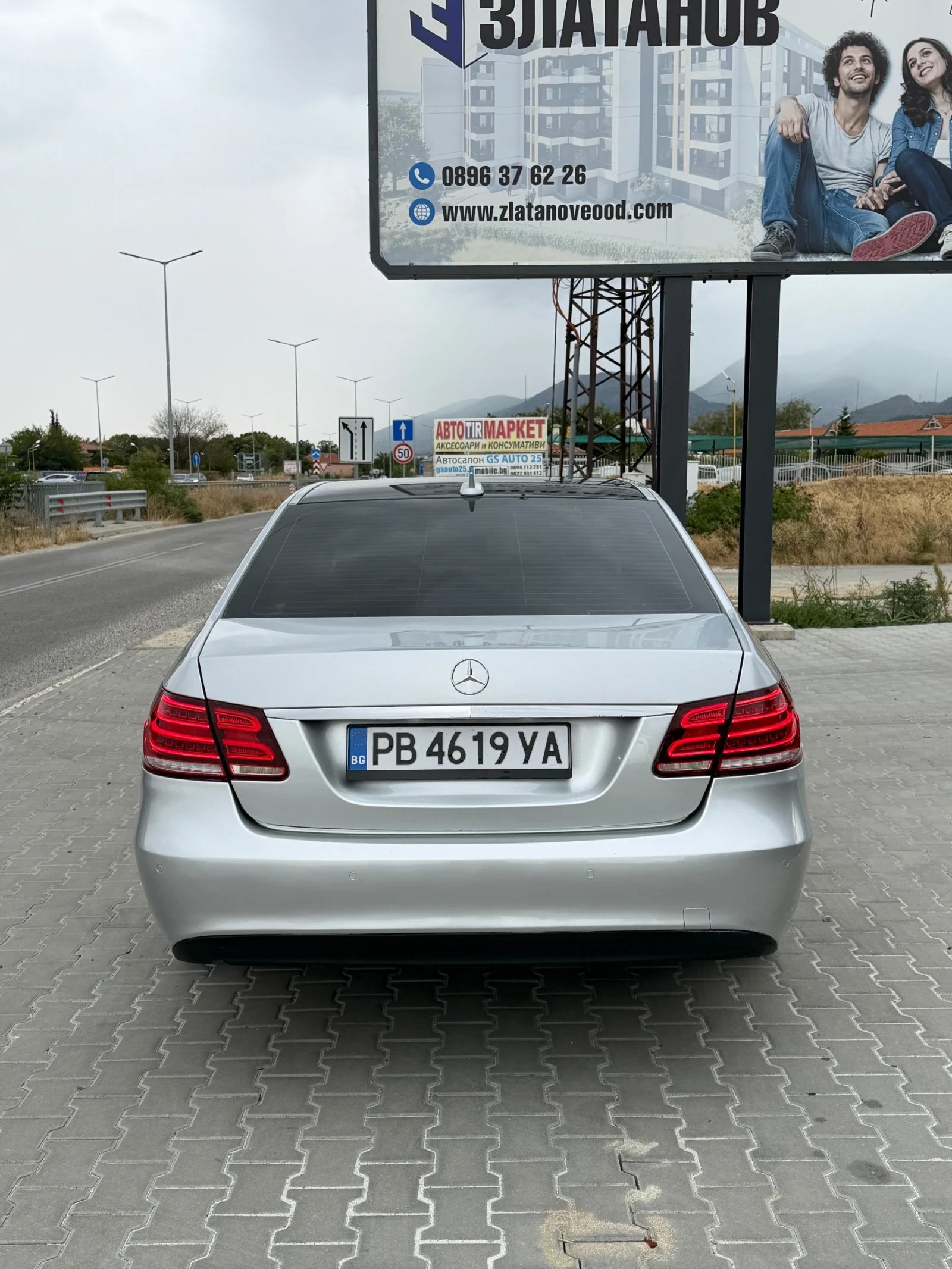 Mercedes-Benz E 220, снимка 4 - Автомобили и джипове - 56235132