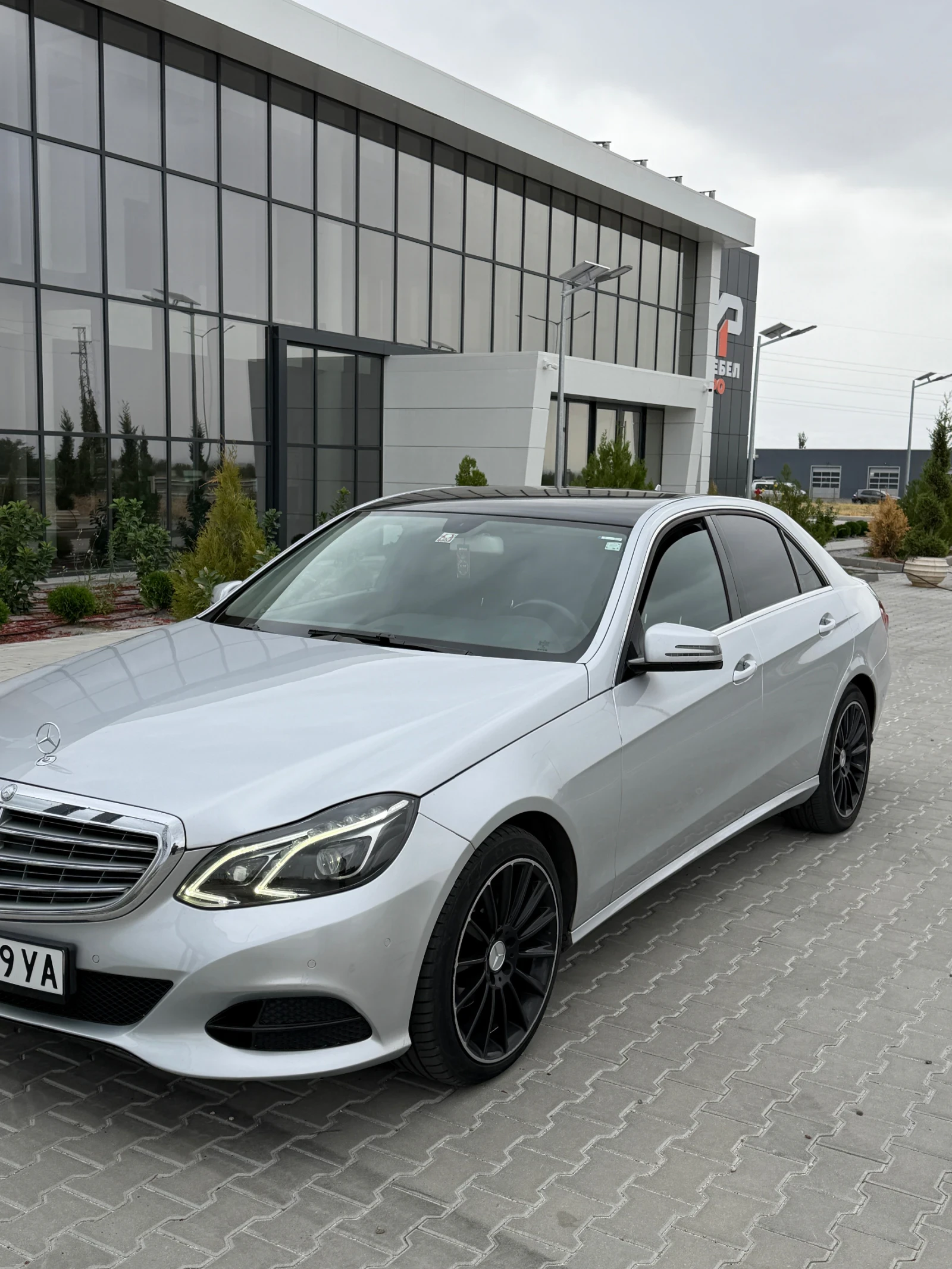 Mercedes-Benz E 220, снимка 3 - Автомобили и джипове - 56235132