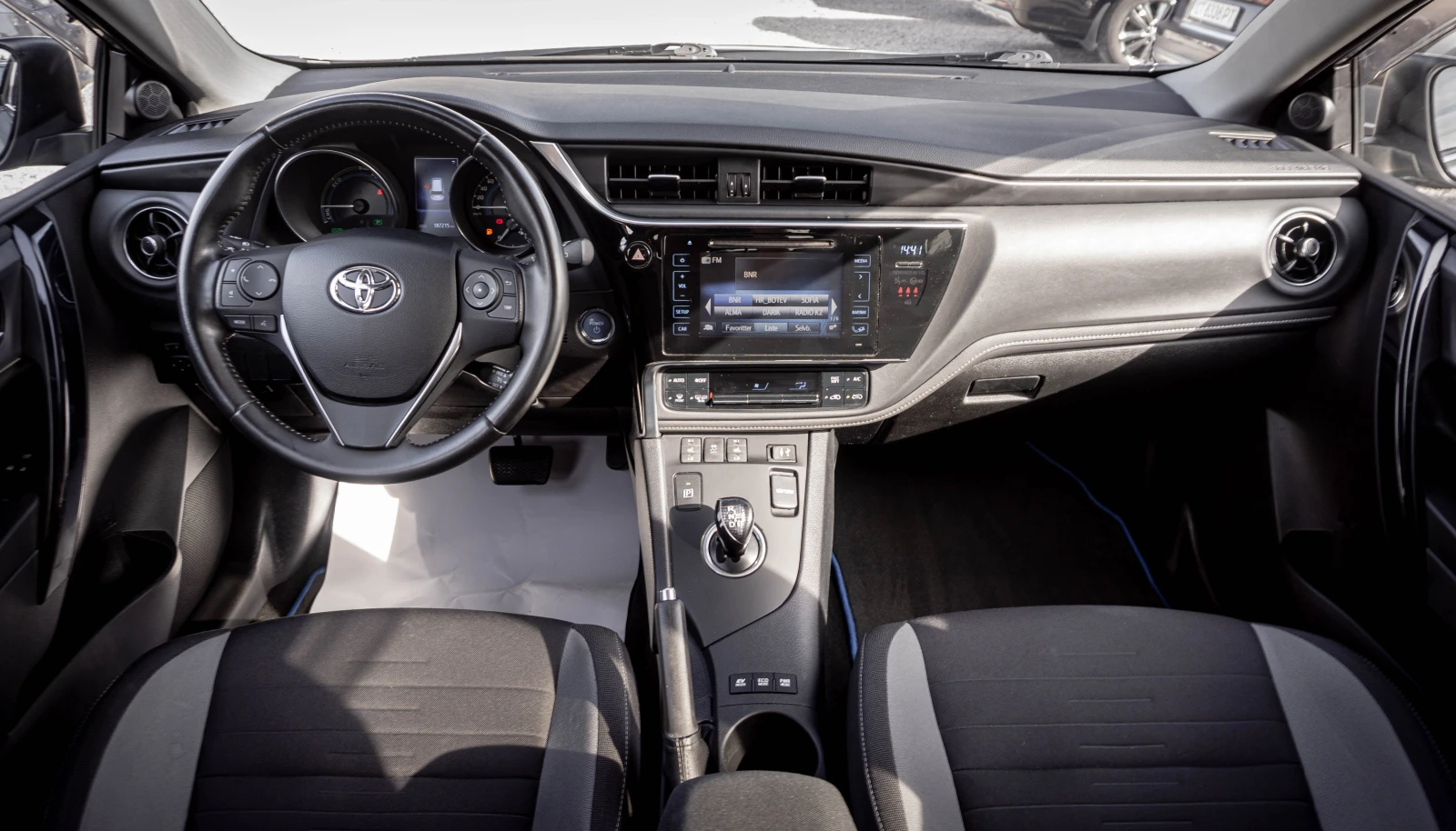 Toyota Auris 1.8 Hybrid ���! � ��������!  | Mobile.bg � ����������� 8