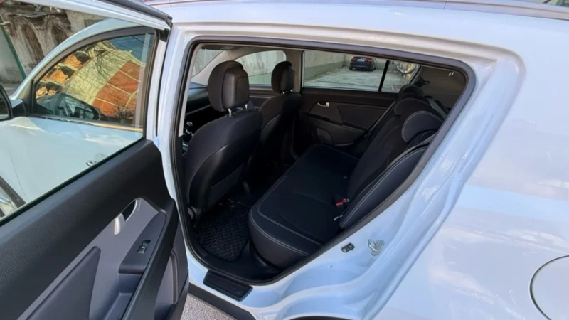 Kia Sportage 1.7D, снимка 12 - Автомобили и джипове - 53350997