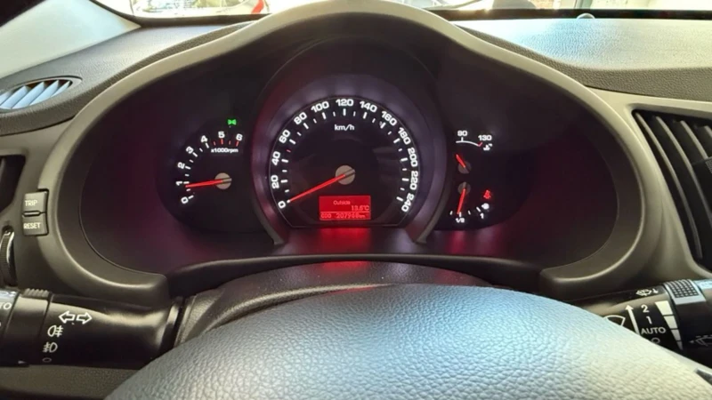 Kia Sportage 1.7D, снимка 8 - Автомобили и джипове - 53350997