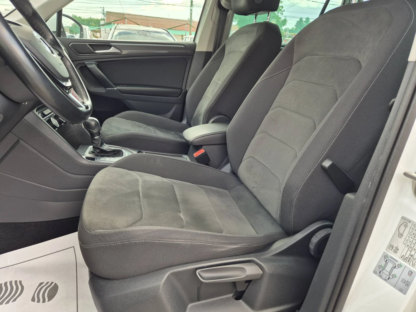 VW Tiguan 2.0TDI-LED-DIGITAL COCKPIT-4X4-СУПЕР СЪСТОЯНИЕ - изображение 7