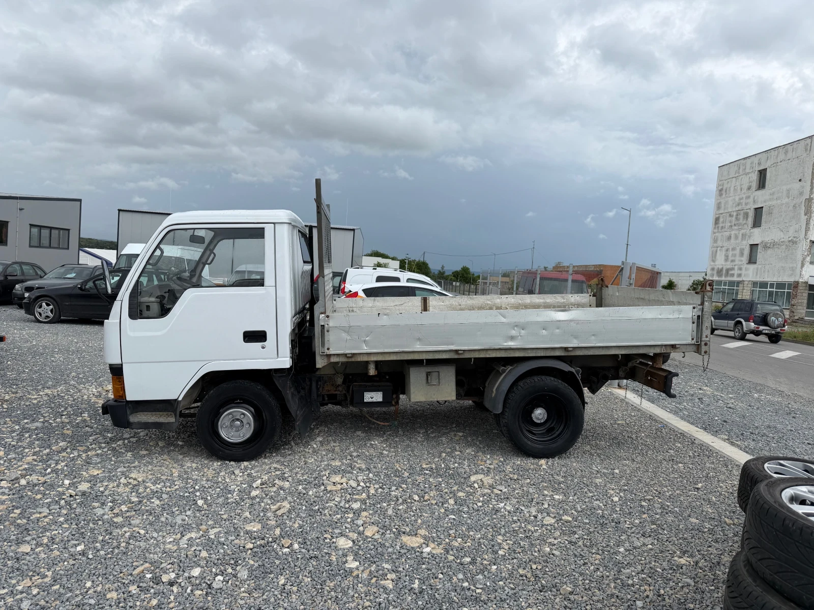 Mitsubishi Canter 3.0d 3-странен 2-на гума без ръжда, снимка 5 - Камиони - 54890400
