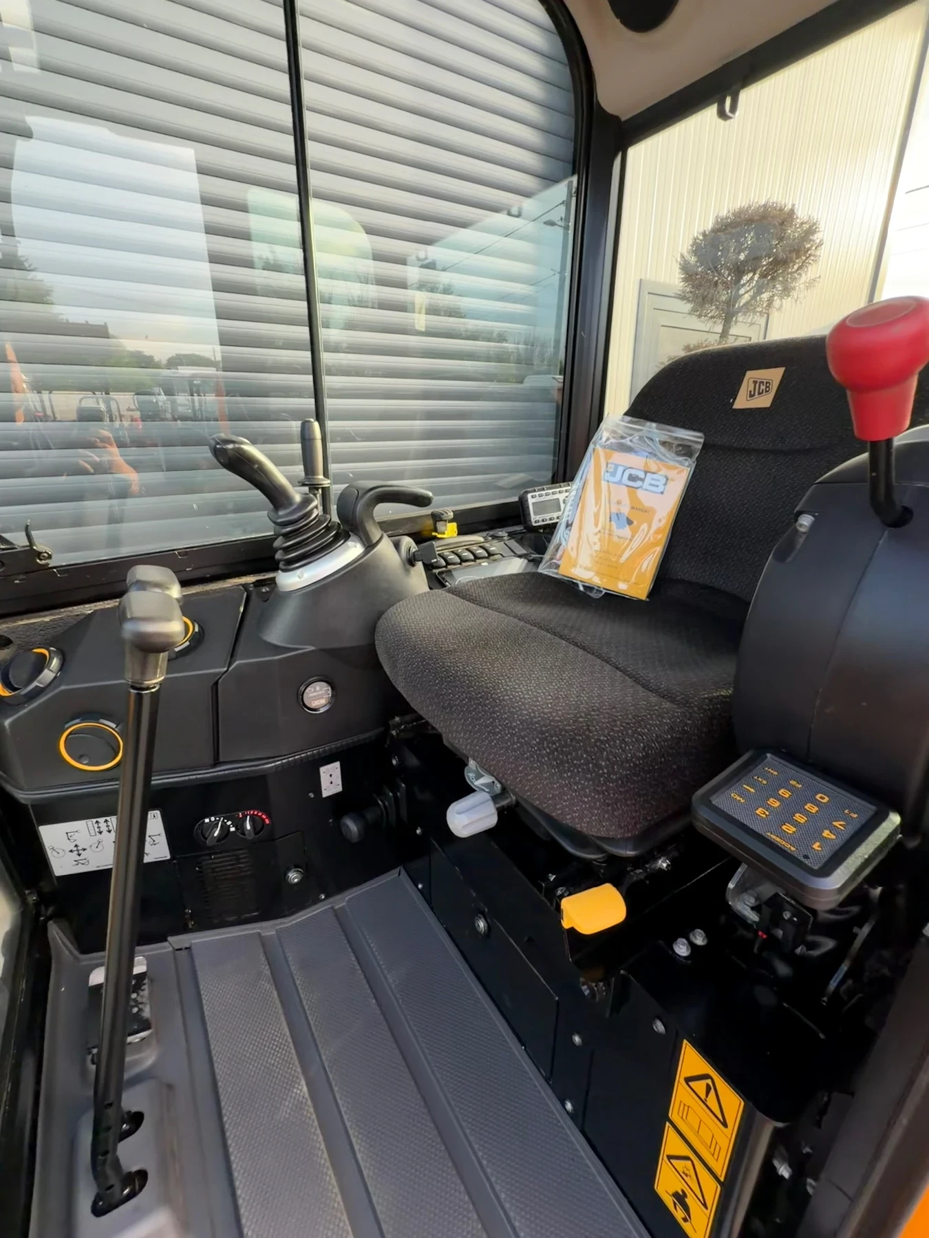 Багер JCB 16C 188мч. , снимка 11 - Индустриална техника - 54857825