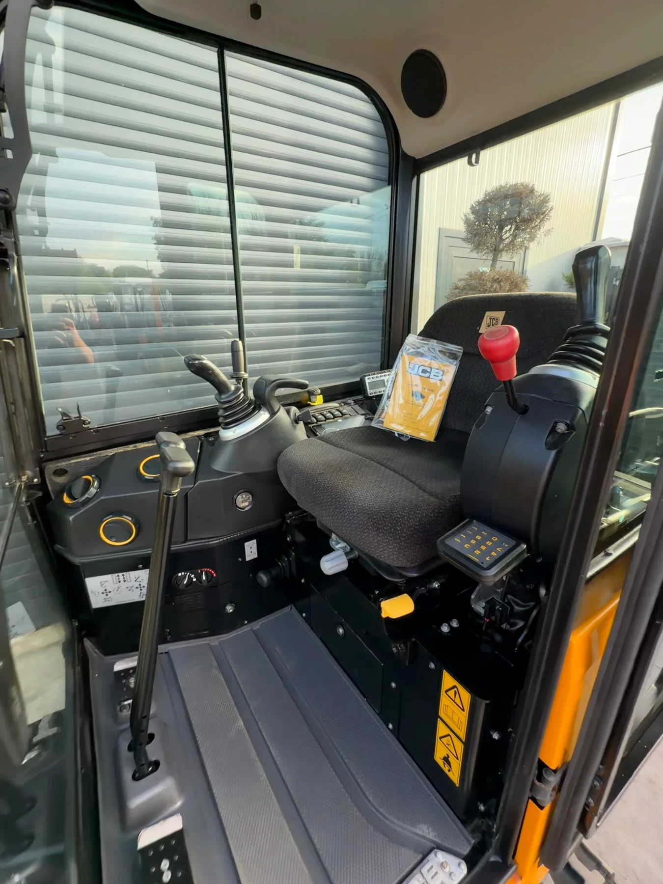 Багер JCB 16C 188мч. , снимка 12 - Индустриална техника - 54857825