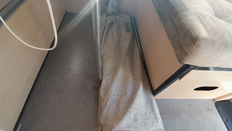 Каравана Caravelair Bamba 360 с форселт , снимка 10 - Каравани и кемпери - 52524944