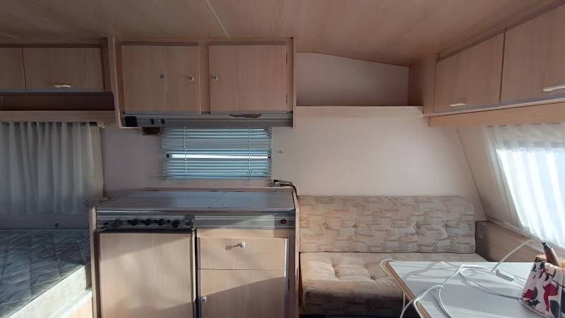 Каравана Caravelair Bamba 360 с форселт , снимка 4 - Каравани и кемпери - 52524944