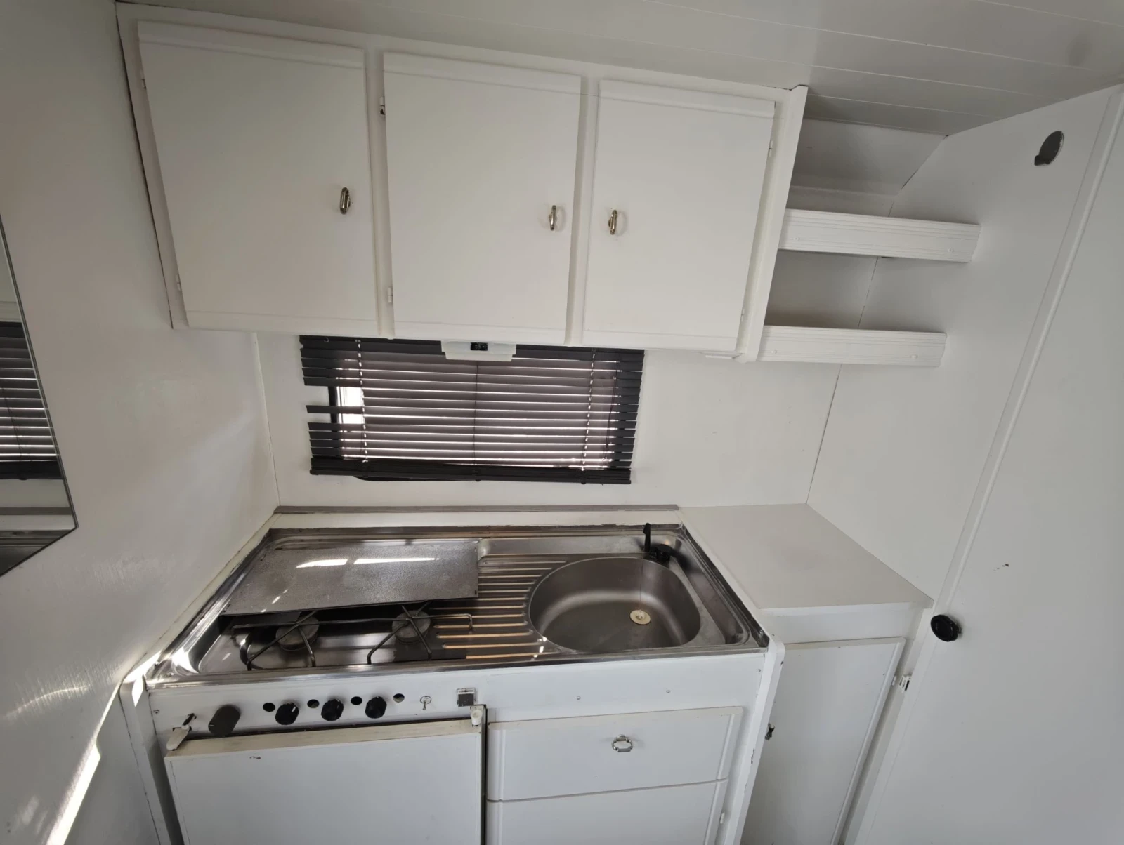 Каравана Caravelair, снимка 8 - Каравани и кемпери - 56328894
