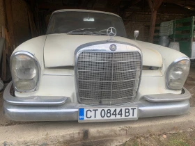     Mercedes-Benz 111 220 Heckflosse