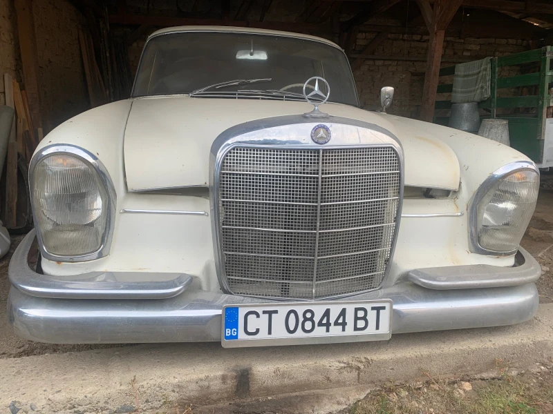 Mercedes-Benz 111 220 Heckflosse, снимка 1 - Автомобили и джипове - 48669279