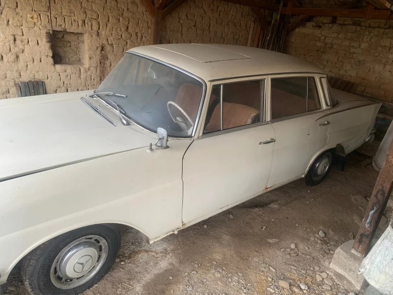 Mercedes-Benz 111 220 Heckflosse, снимка 4 - Автомобили и джипове - 48669279