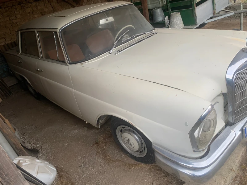 Mercedes-Benz 111 220 Heckflosse, снимка 3 - Автомобили и джипове - 48669279