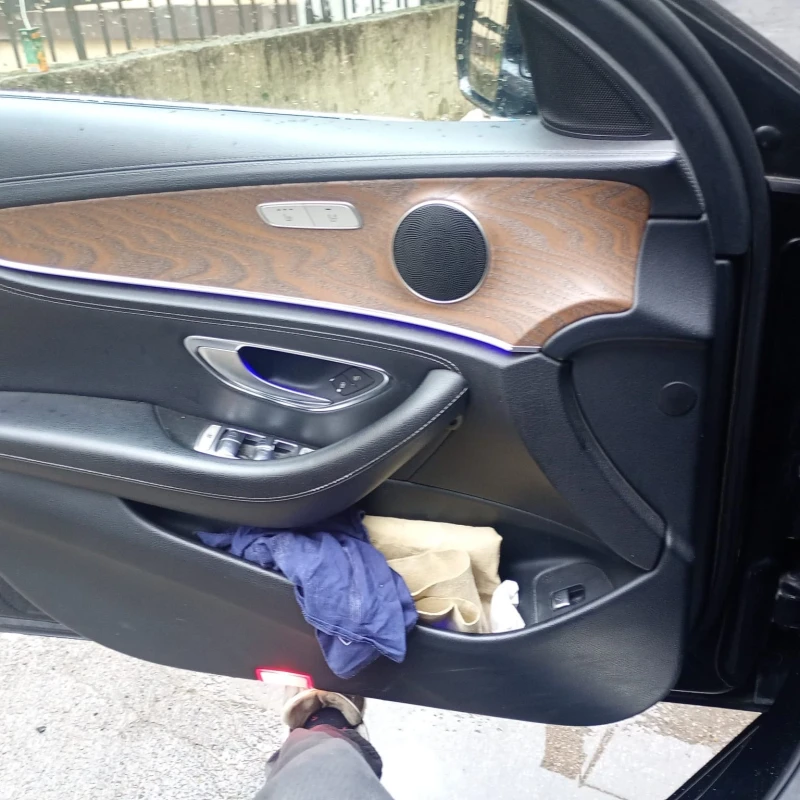 Mercedes-Benz E 220 AMG = HeadUp = DIGITAL, снимка 9 - Автомобили и джипове - 52894019