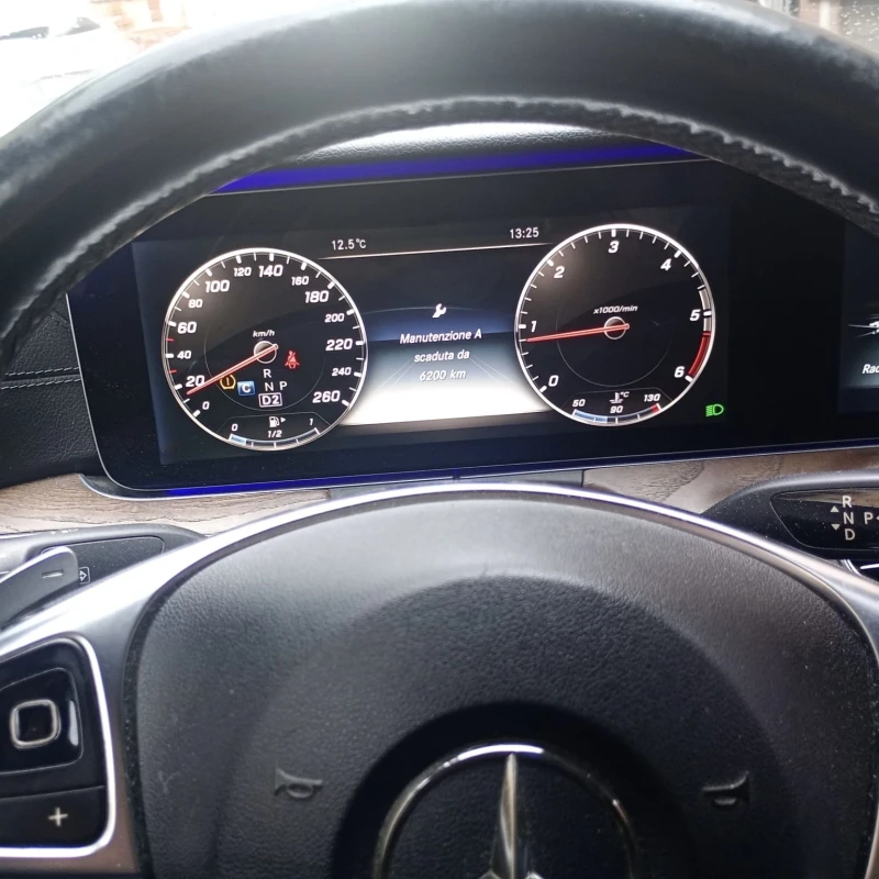 Mercedes-Benz E 220 AMG = HeadUp = DIGITAL, снимка 11 - Автомобили и джипове - 52894019